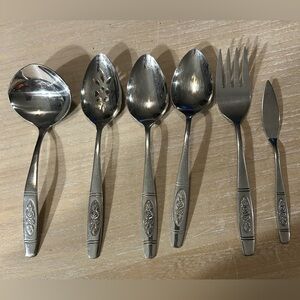 VINTAGE Oneida Distinction Deluxe ROSE PENDANT SERVING SET. SPOONS,FORKS,SPREADE